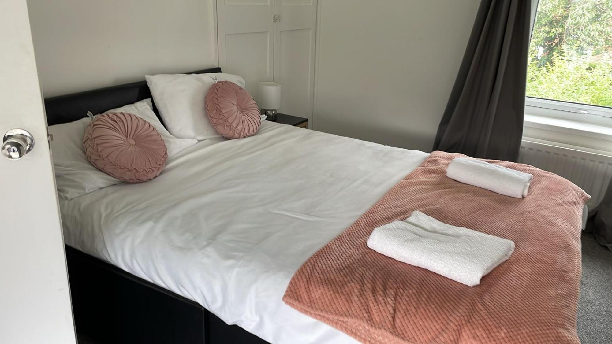 2 Bedroom Home With Driveway Close To Quayside เกทส์เฮด ภายนอก รูปภาพ
