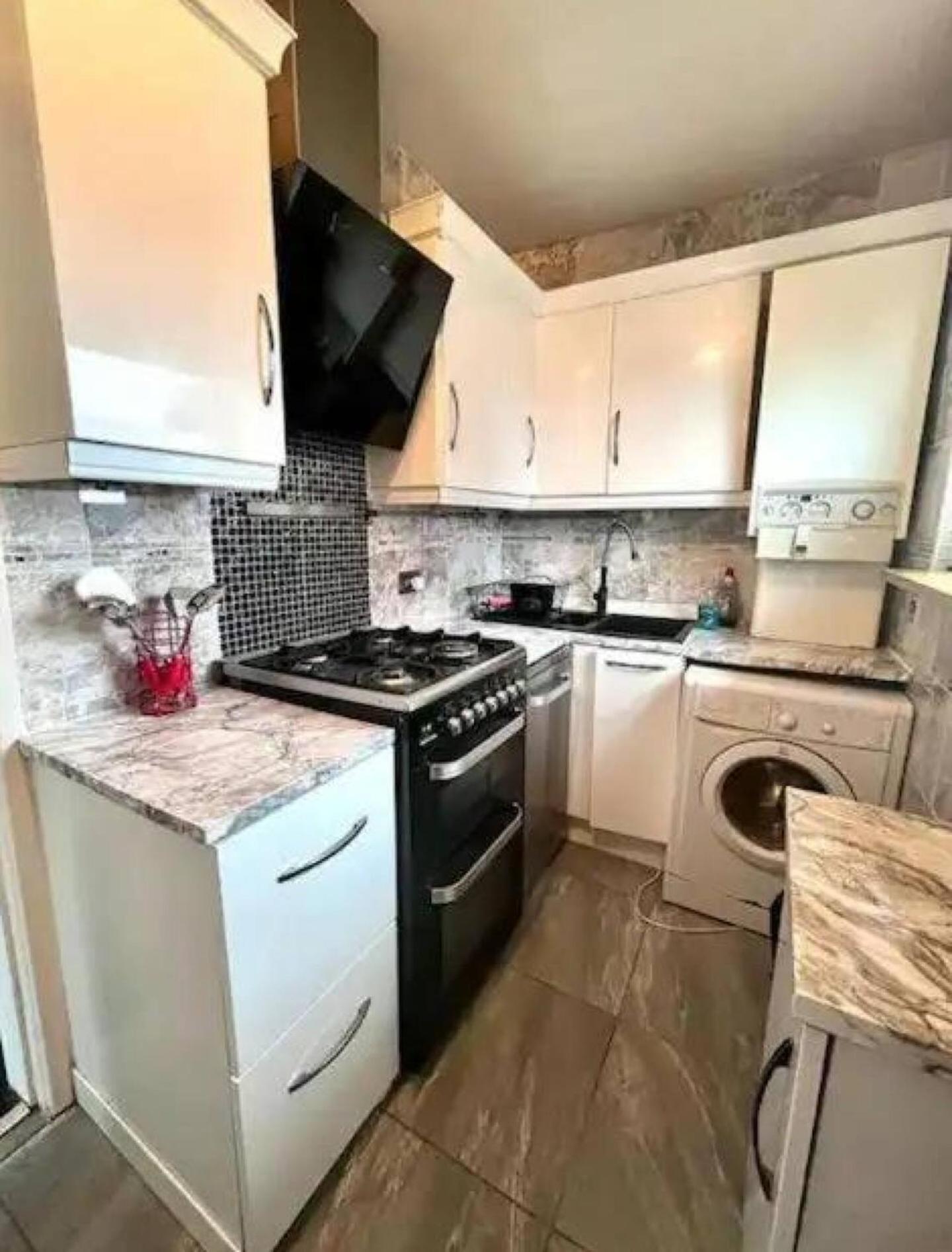 2 Bedroom Home With Driveway Close To Quayside เกทส์เฮด ภายนอก รูปภาพ